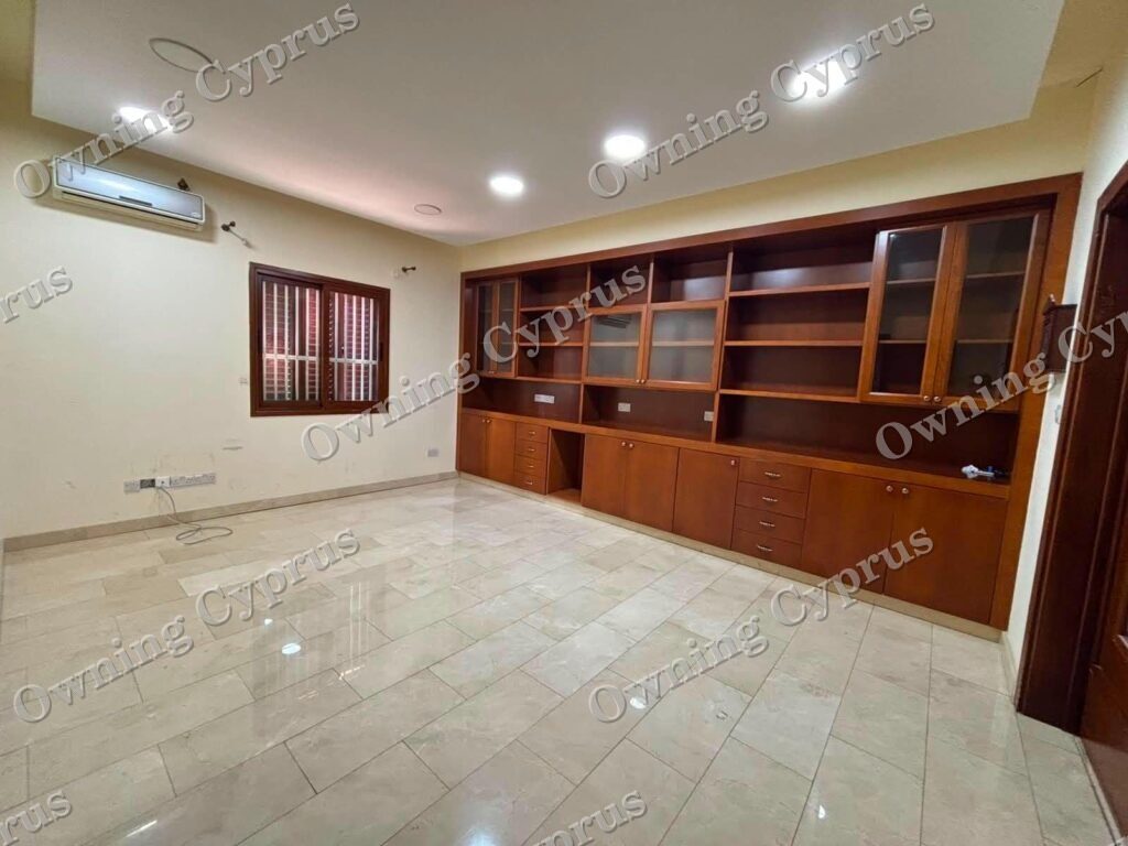 Upper Floor House/Office in Paphos