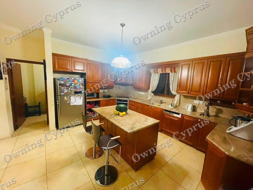 Upper Floor House/Office in Paphos